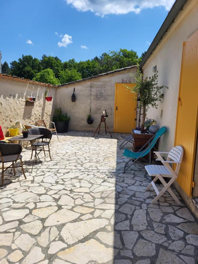 Bed and Breakfast Domaine De La Sarrotte Saugon Exterior foto