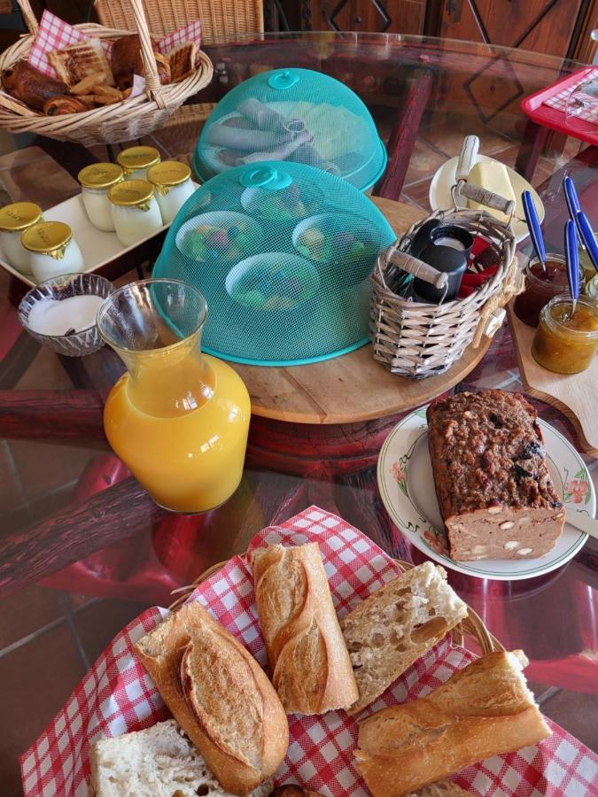 Bed and Breakfast Domaine De La Sarrotte Saugon Exterior foto