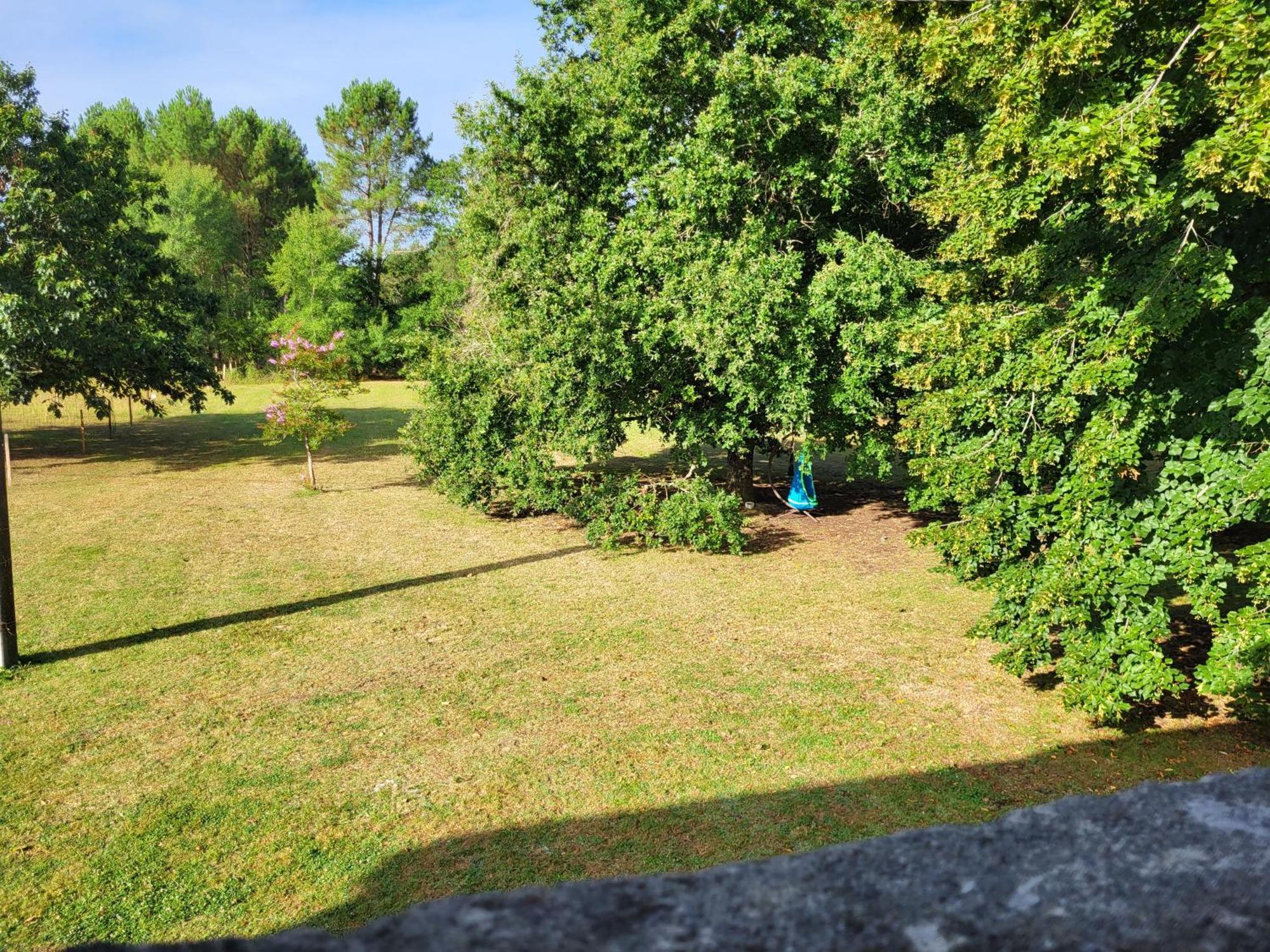 Bed and Breakfast Domaine De La Sarrotte Saugon Exterior foto
